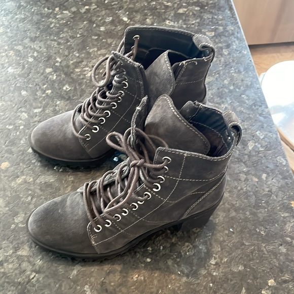 Dolce Vita boots, women's size 8.5 - Picture 1 of 8